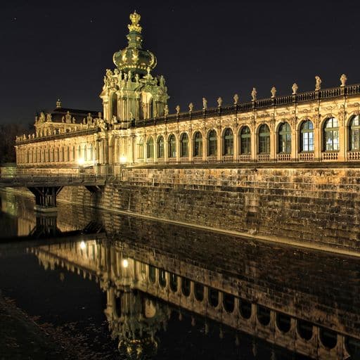 Rico Fröhner | Zwinger bei Nacht | LED Bild