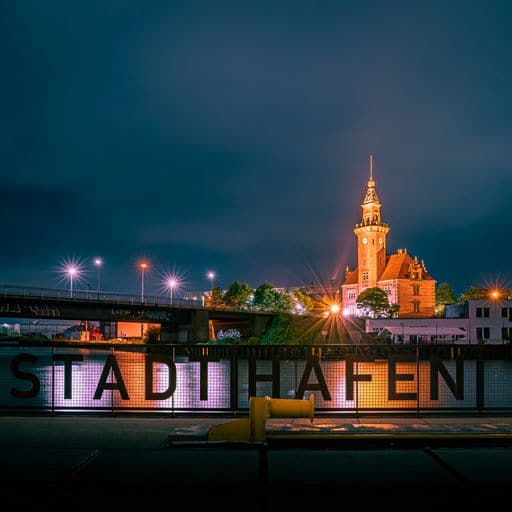 Nadine Beste | Dortmunder Hafenamt | LED Bild